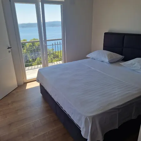 Apartment Six