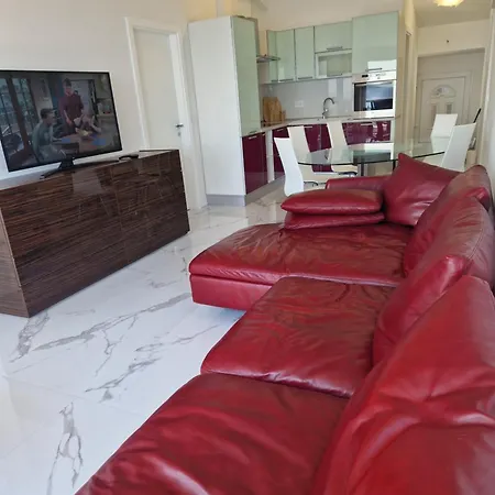 Apartment Six
